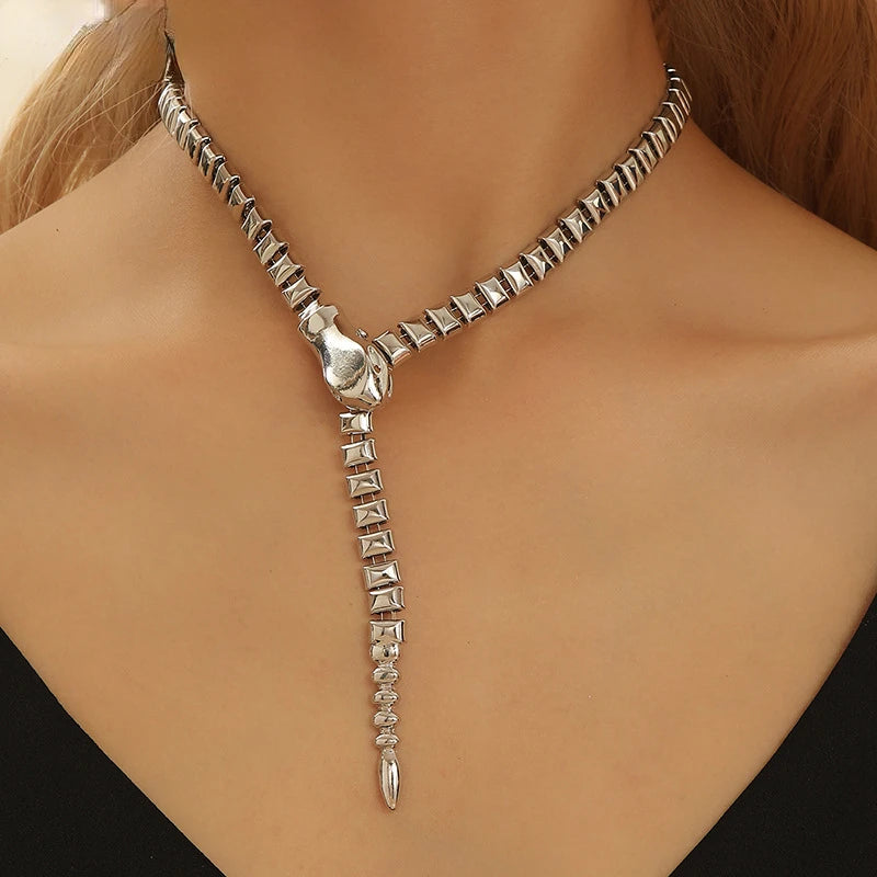Modern Jewelry European and American Design Metal Snake Necklace For Women Party Gifts Modern Accessories Hot Selling