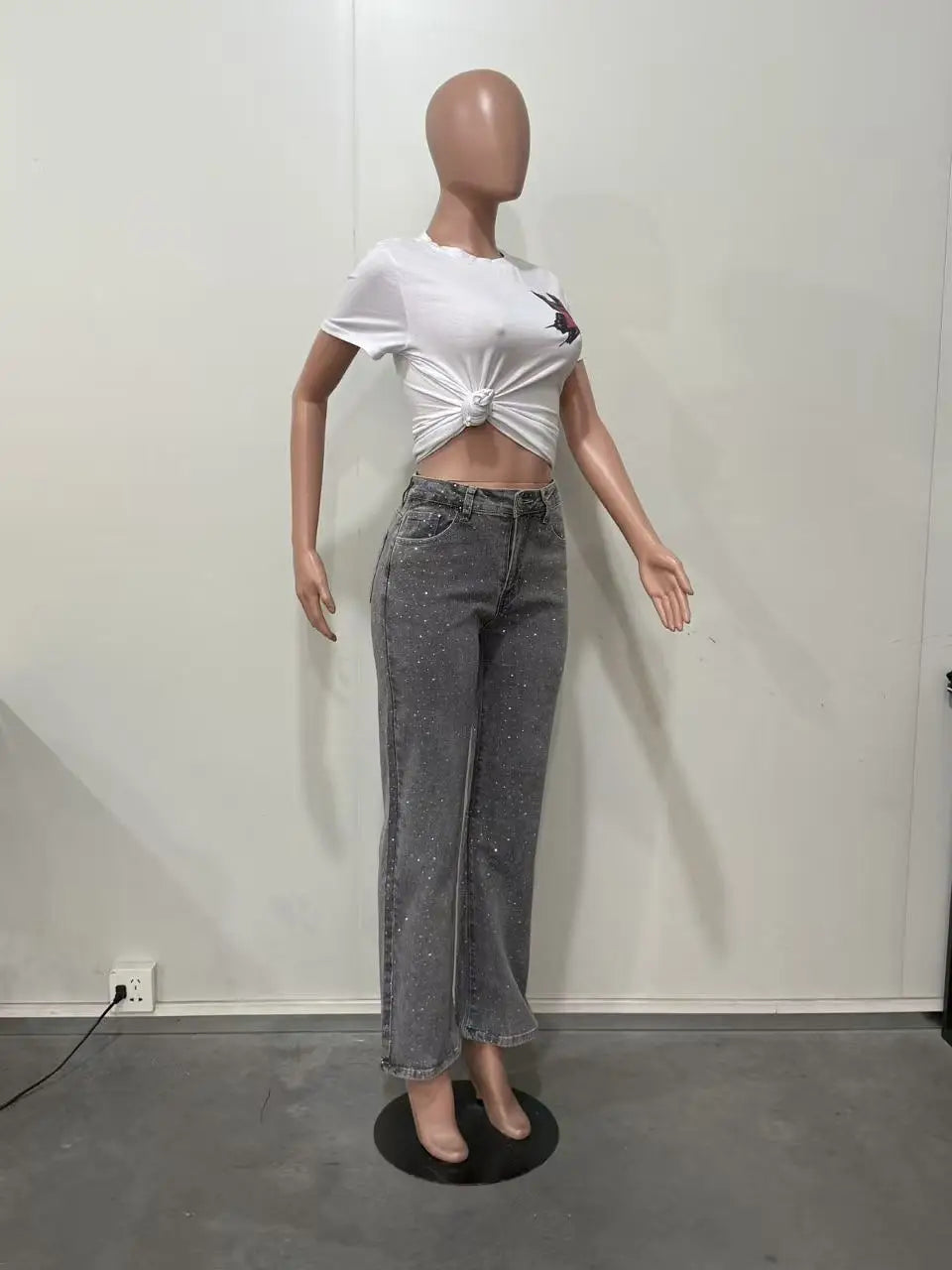 Women's Outfit Featuring Diamond-studded Washed Denim Pants Women's High-waisted Straight-leg Pants, and "hot Girl" Style Pants.