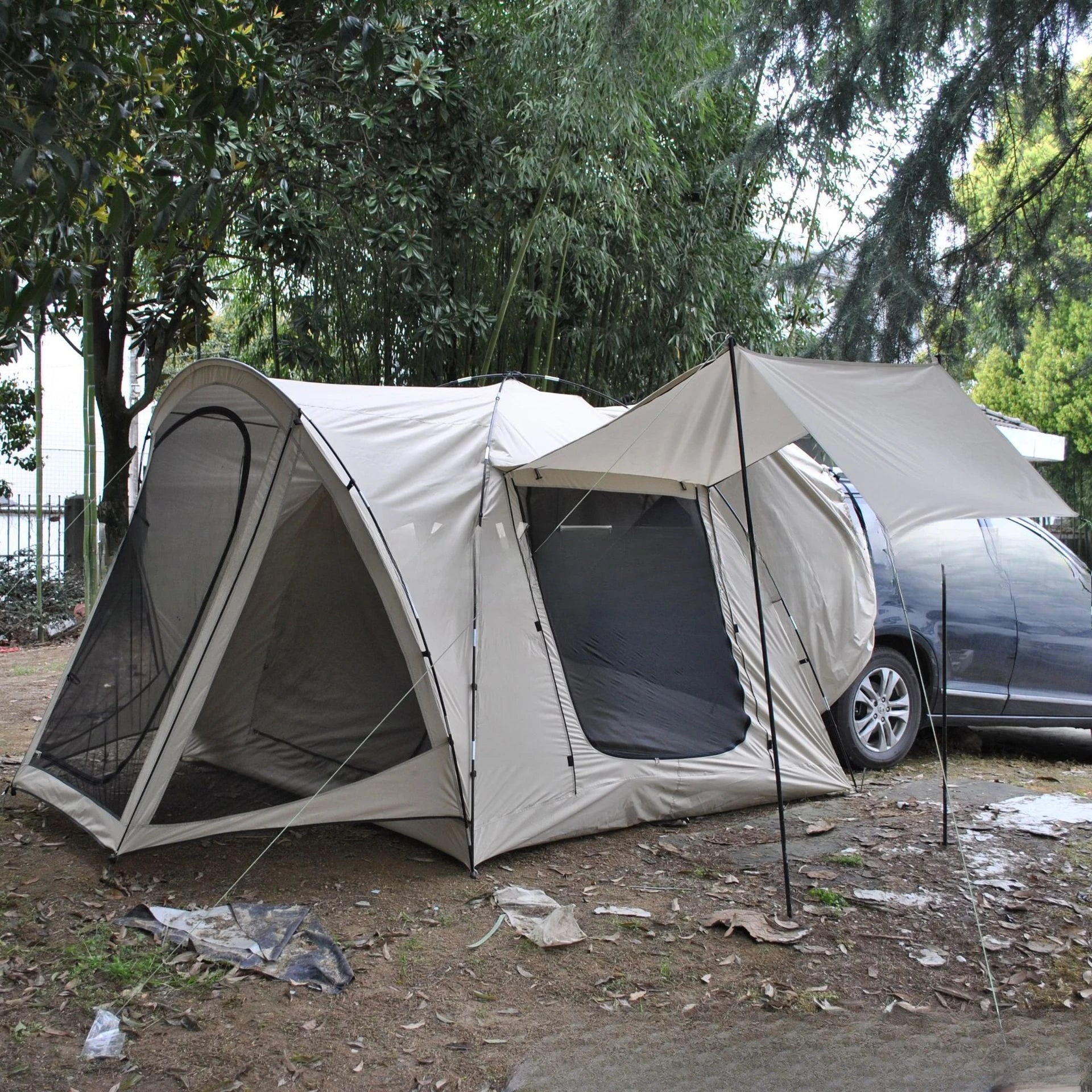 Rear integrated tent, with mesh yarn, one room and one living room, including an integrated extension canopy, car rear tent