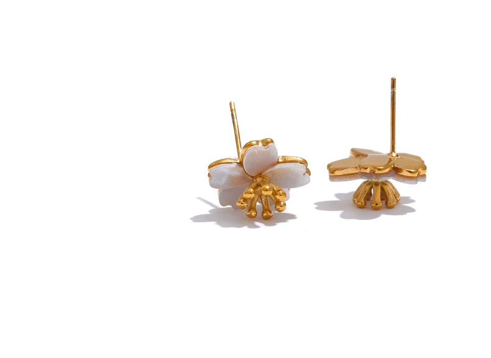 Yhpup High Quality Natural Shell Flower Golden Daily Stud Earrings for Women Prevent Allergy Stainless Steel Exquisite Jewelry