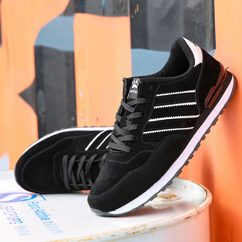Lightweight Men Sneakers Classical  Suede Leather Men Running Shoes Outdoor Comfortable Sport Shoes Breathable Flat Casual Shoes