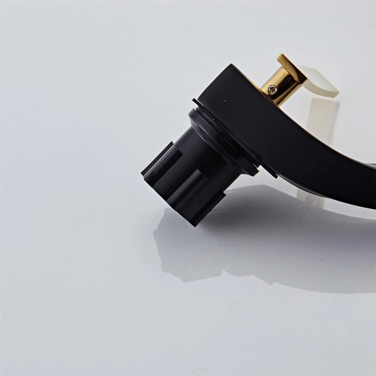 Basin Faucet  Brass Hot and Cold Wash Basin Faucet White with Gold Bathroom Basin Modern Minimalist Creative Faucet PP-12085