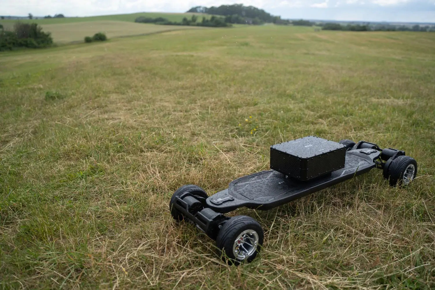 MEEPO Vader AWD Pro 7000W Electric Skateboard, 34mph 24mi 56% Hill Climb, 250kg Load IPX5, 3K Carbon 2.1h Charge