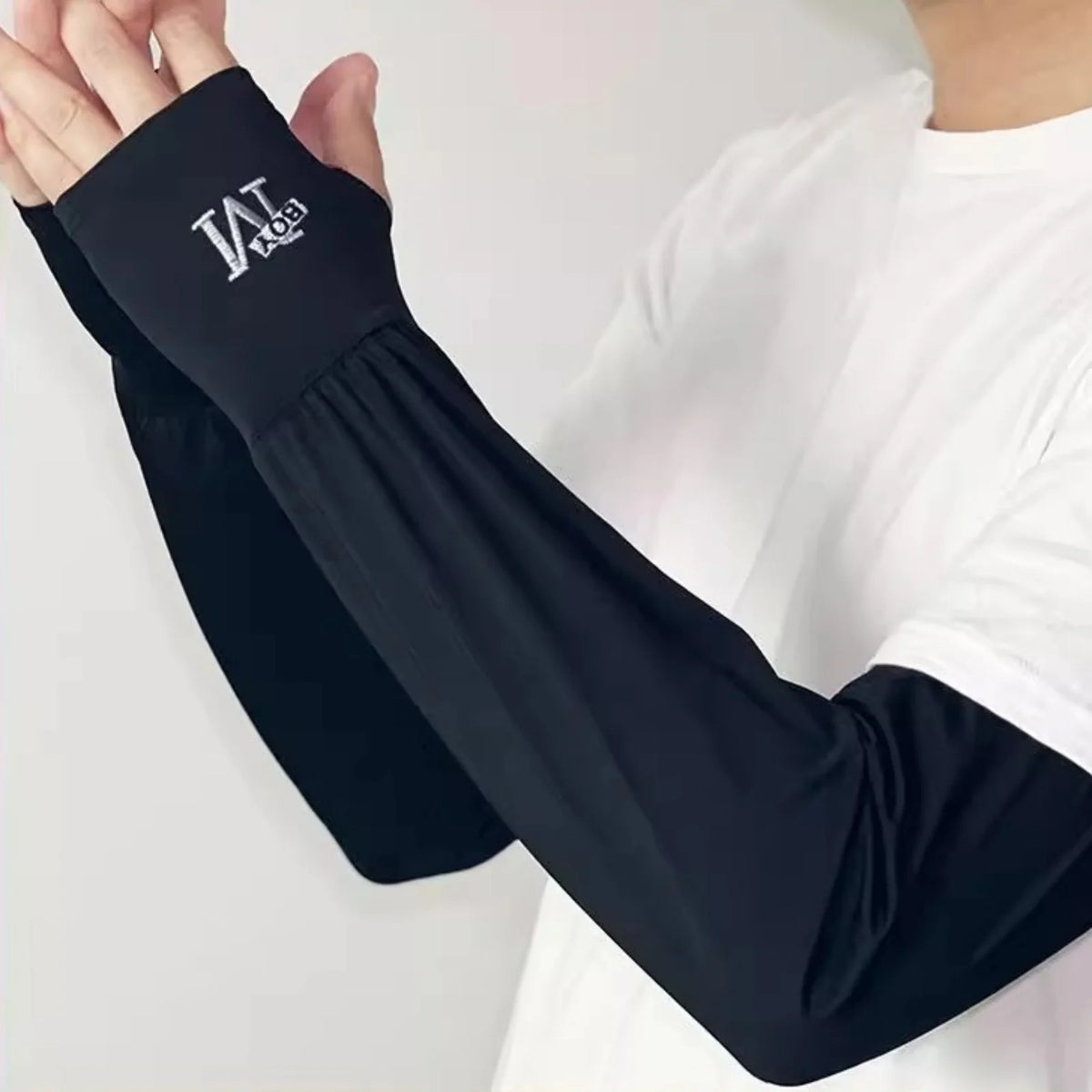1 Pair Mens Ice Arm Sleeves Sunscreen Elastic Driving Gloves Outdoor UV Protection Arm Cover Sleeves Lightweight Cool Muff New