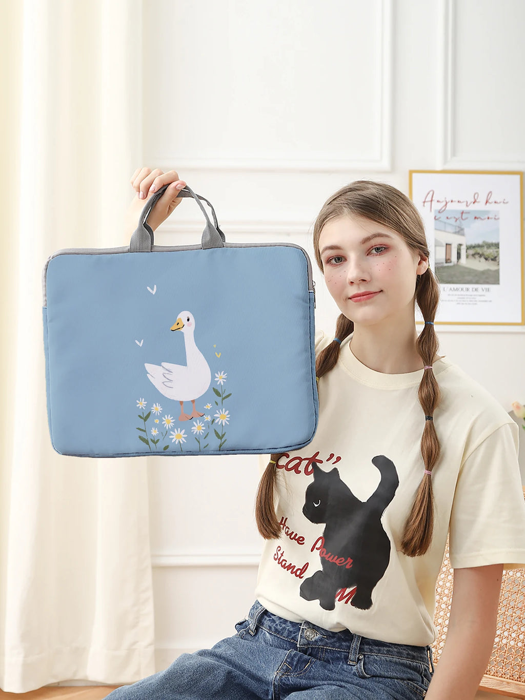 One Set, Two Styles, White Goose with Daisies Pattern Printed Laptop Sleeve, Briefcase, Suitable for 14-inch Laptops