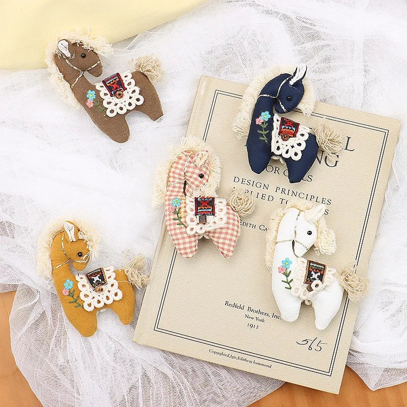 Adorable Pink Plaid Horse Brooch 3D Stuffed Fabric Embroidered Pony Pin for Girls Hair Clip Bag Charm Kawaii Animal Gift