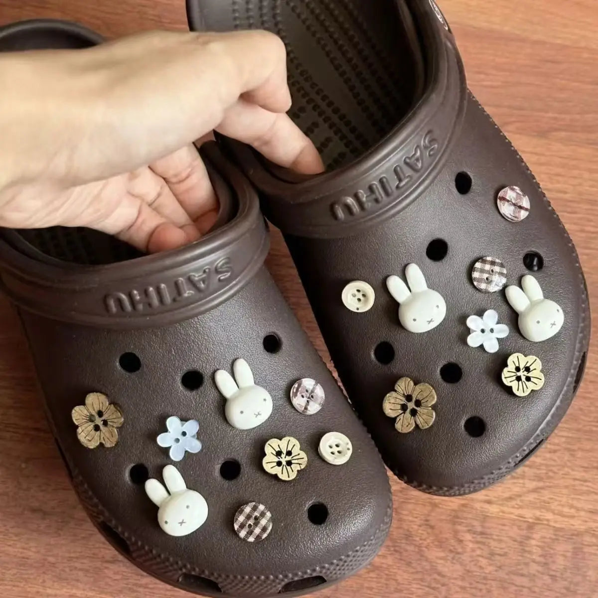 16Pcs Retro Rabbit Shoes Charms Set Plaid Buttons Multi Flowers Shoe Charms Decor for Sandals Clogs Holiday Gift Pack