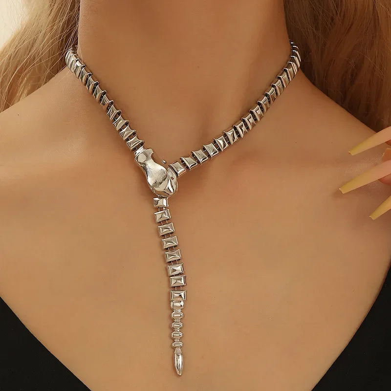 Modern Jewelry European and American Design Metal Snake Necklace For Women Party Gifts Modern Accessories Hot Selling