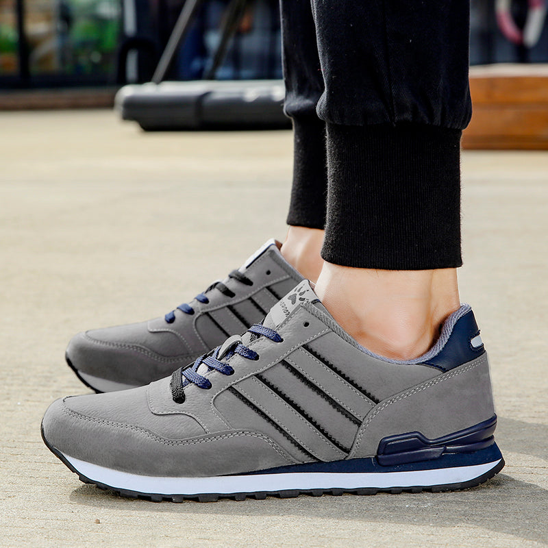 Lightweight Men Sneakers Classical  Suede Leather Men Running Shoes Outdoor Comfortable Sport Shoes Breathable Flat Casual Shoes
