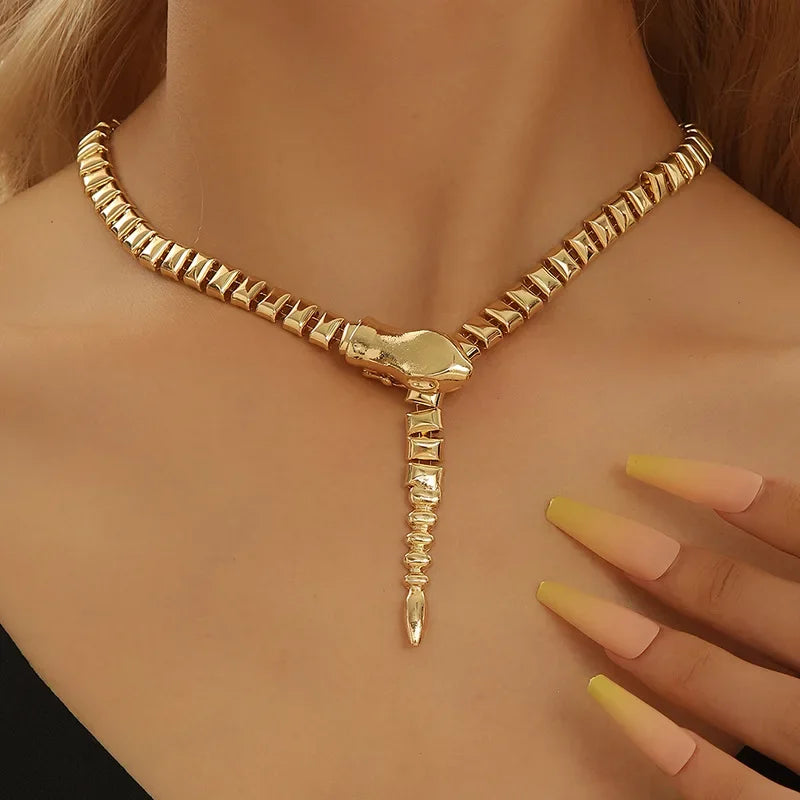 Modern Jewelry European and American Design Metal Snake Necklace For Women Party Gifts Modern Accessories Hot Selling