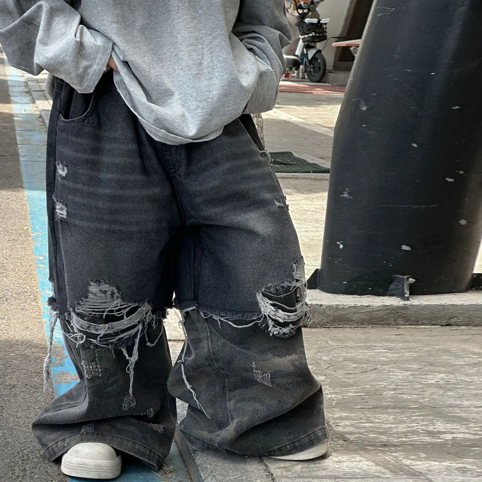 2025 New Boys' Cool Ripped Jeans Wide-leg Trousers American Retro Children's Trousers