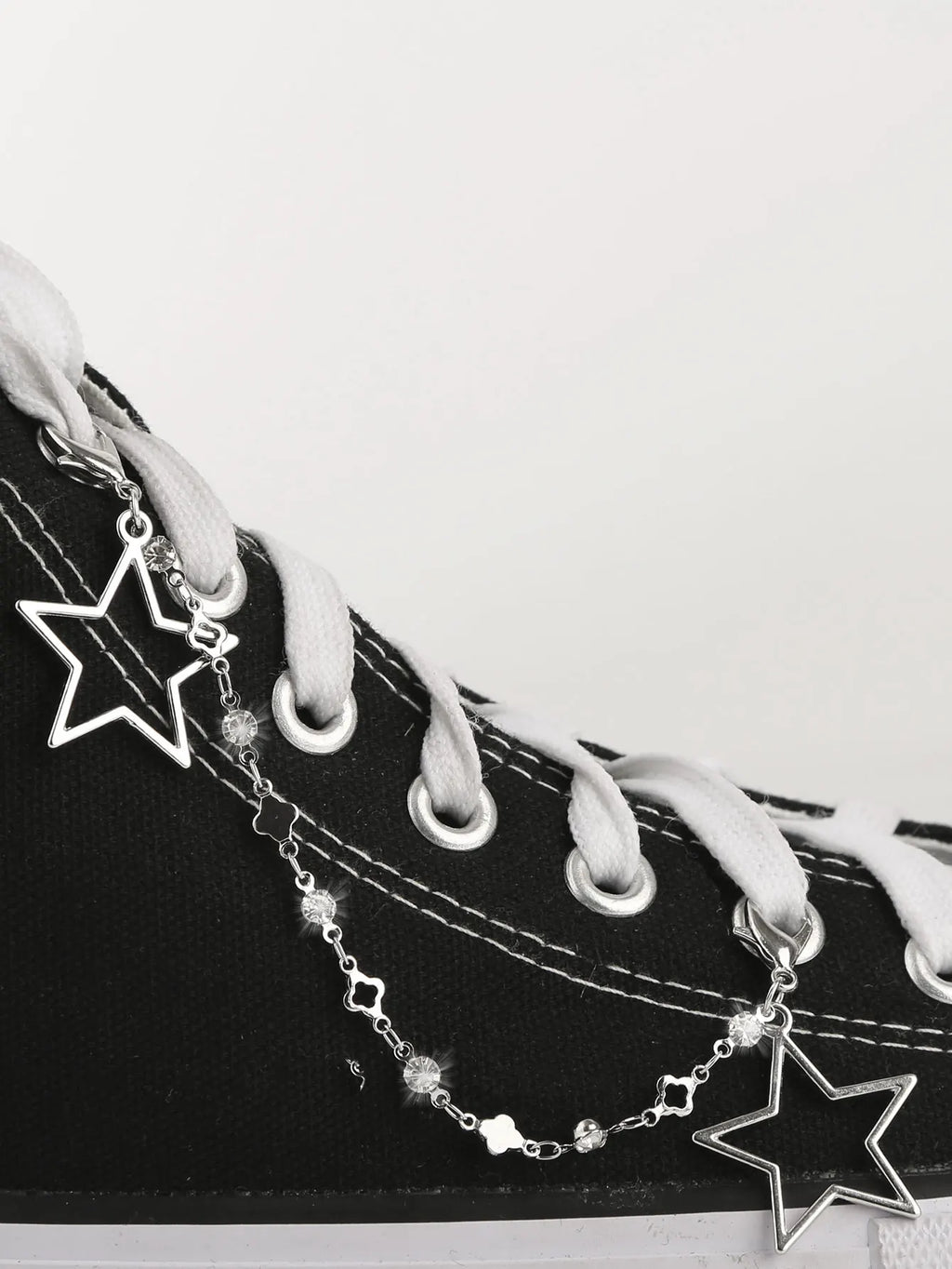 Lucky Four-Leaf Clover with Diamond-Studded Hollow Chain Design Shoe Decoration, Personalized Versatile Star Charm, Y2K Boot Shoe Accessory, Detachable Shoelace Chain, Winter Shoes, Snow Boots, Casual Shoes, DIY Shoe Decorati