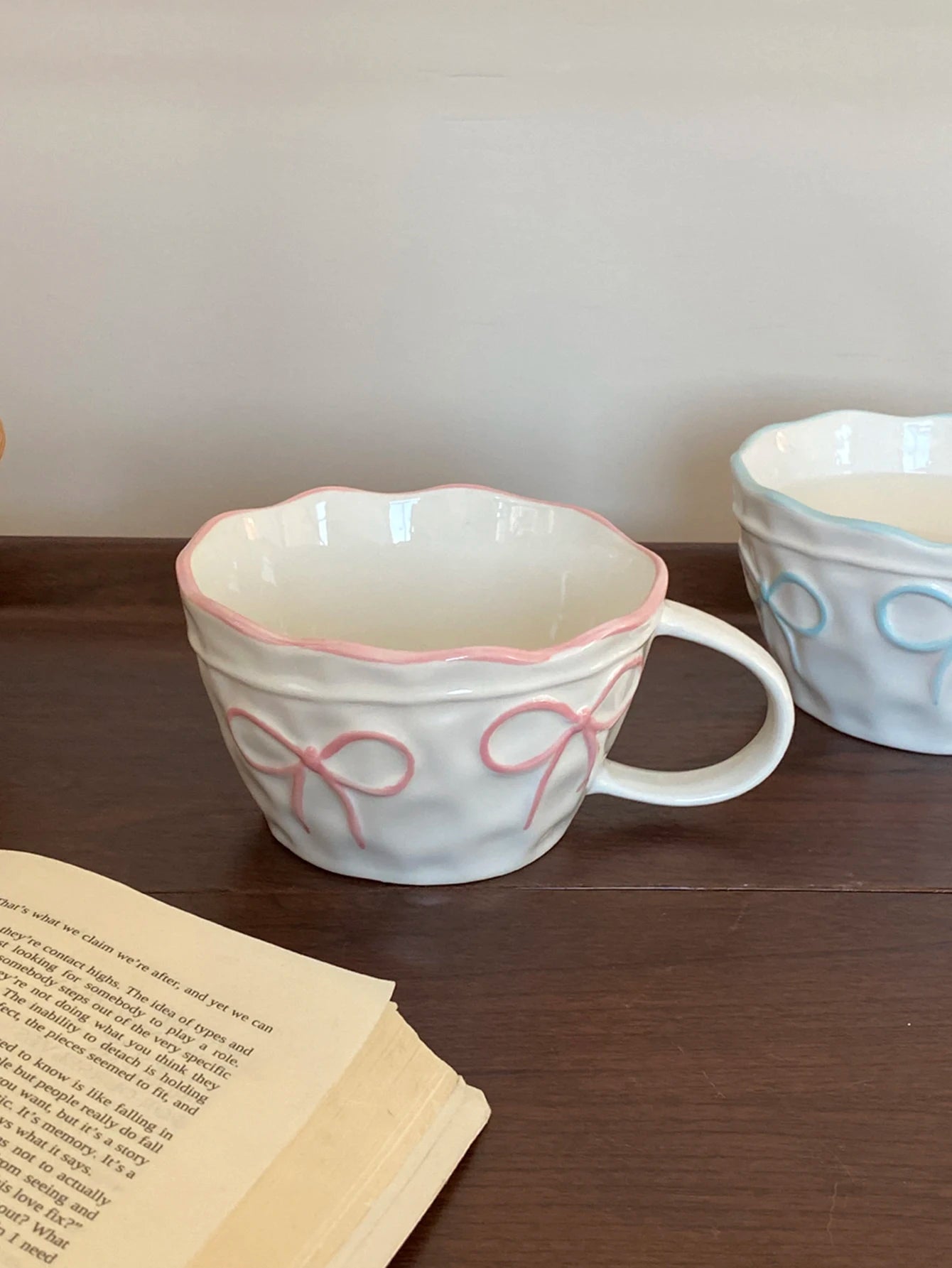 1Pc Ceramic Mug with Bowknot, Exquisite and Simple Design, Large Capacity Couple's Matching Mug, Suitable for Home Decoration, Home Drinking, Candlelight Dinner, Coffee Latte Art Cup, Holiday Gift, Exquisite Gift