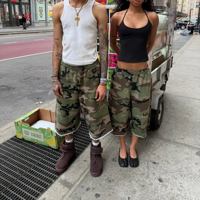 Unisex Camouflage Wide Leg Capri Pants, Streetwear Loose Fit Cropped Trousers