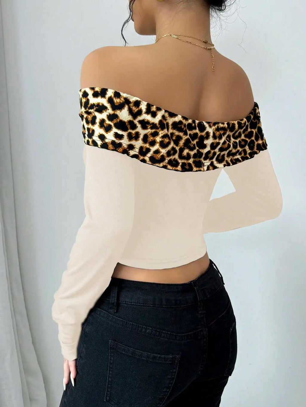 Women Leopard Print Off Shoulder Long Sleeve Crop Top Slim Fitted Y2K Street Casual Long Sleeve T-shirt