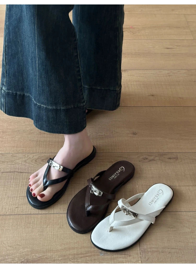 2026 New Fashion Casual Slip-On Flat Bottom Sandals with Lock Buckle for Beach Vacation Women Breathable Comfortable PU Leather