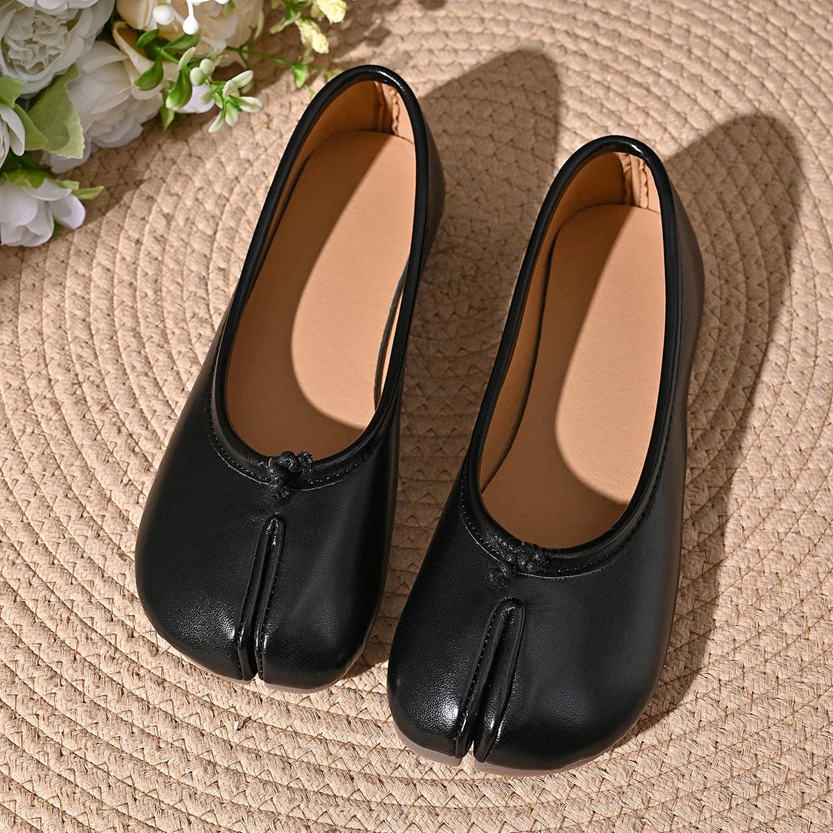 Japanese Style Tabi Ninja Shoes Women Cozy Leather Flats Split Hoof Toe Loafers Femme Mary Jeans Mocasines Ladies Ballerina Shoe