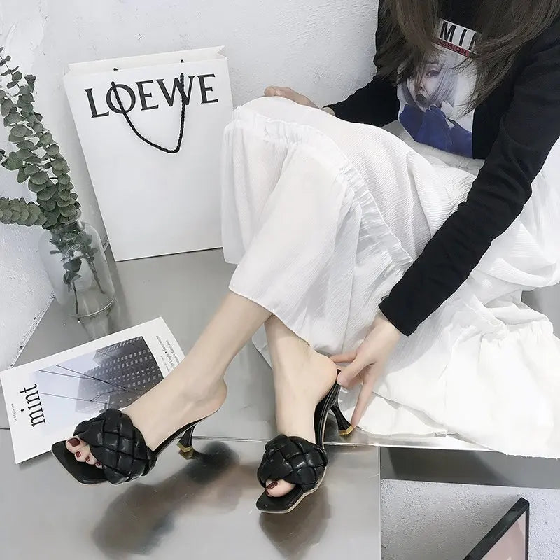 New Women's Summer High-quality Woven Open-toe Flat Casual Slippers Fashionable Stiletto Sandals Womens Outdoor Beach Flip-flops