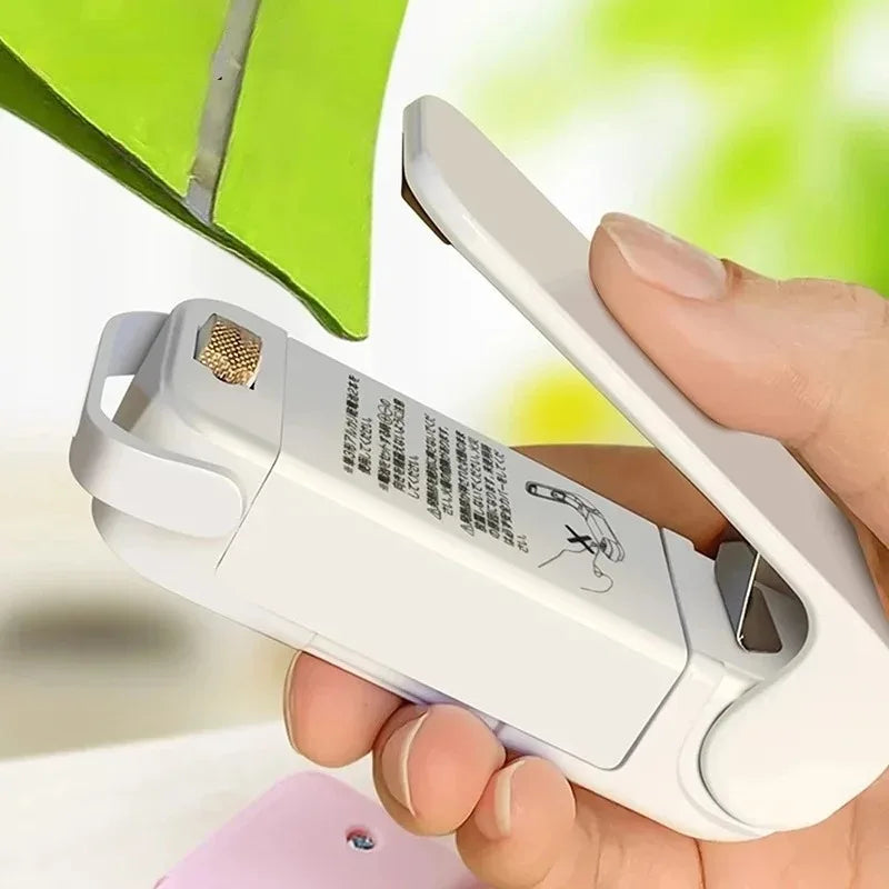 1PC Mini Heat Bag Packaging Sealer Portable Plastic Bag Clip Sealing Machine Food Storage Seal Snack Sealing Kitchen Gadgets