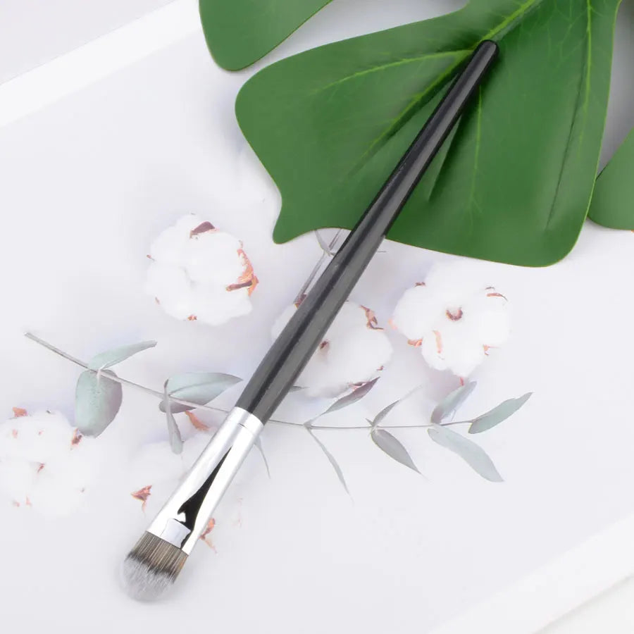 1 piece Pro Stippling Concealer #52 Detail Eyeshadow Eye Nose Shadow Makeup brushes Make up brush synthetic Hair wood handle