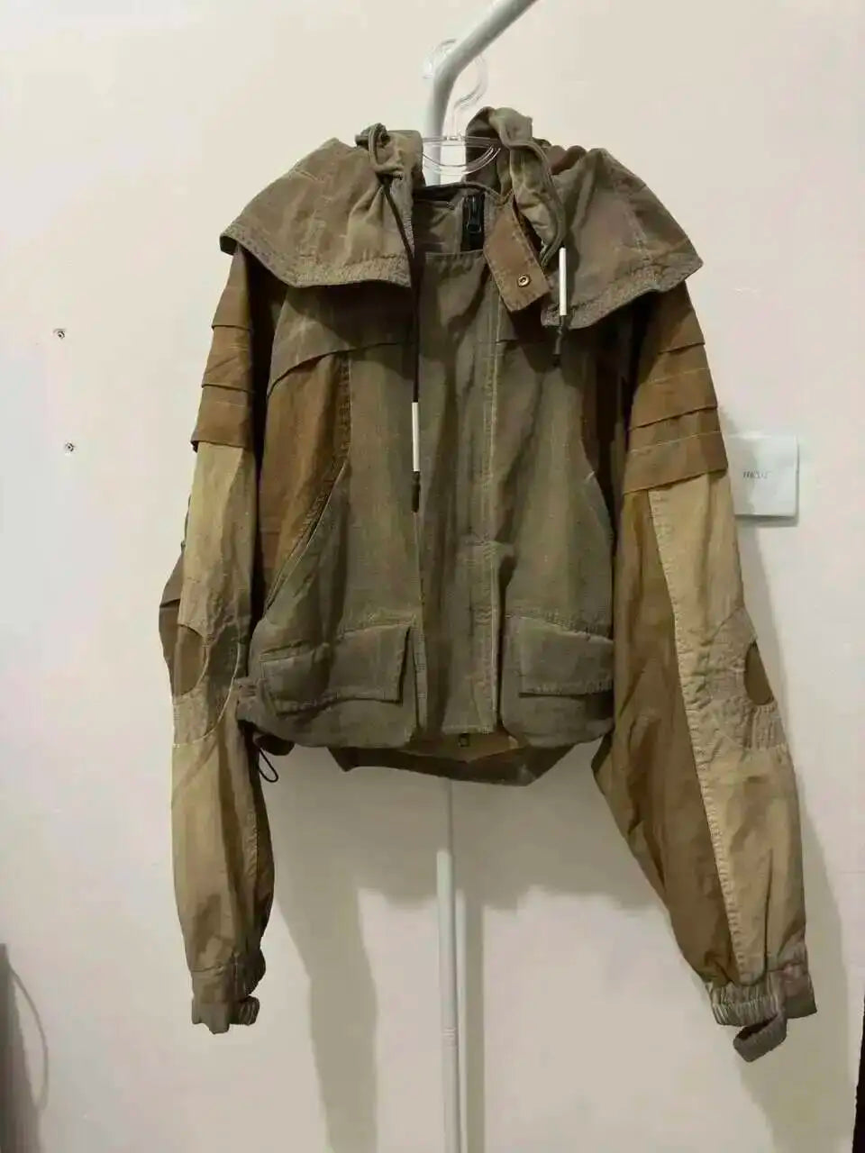 HKSH Autumn New Men's Hooded Distressed Patchwork Folded Waste Land Tactical Punk Techwear Shoulder Batwing Sleeve Jacket HK2392
