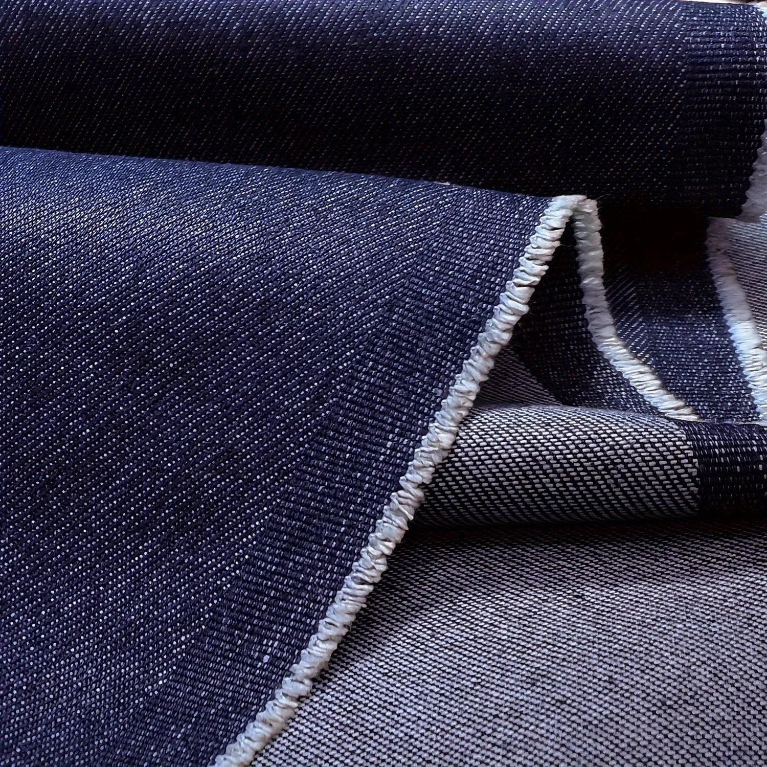 1 Yard of Vintage Cotton Blue Denim Fabric, Lightweight and Soft Material, Suitable for Making Handmade Items Such as Doll Clothes, Jeans, Dresses, Bags, Hats, Aprons, Etc