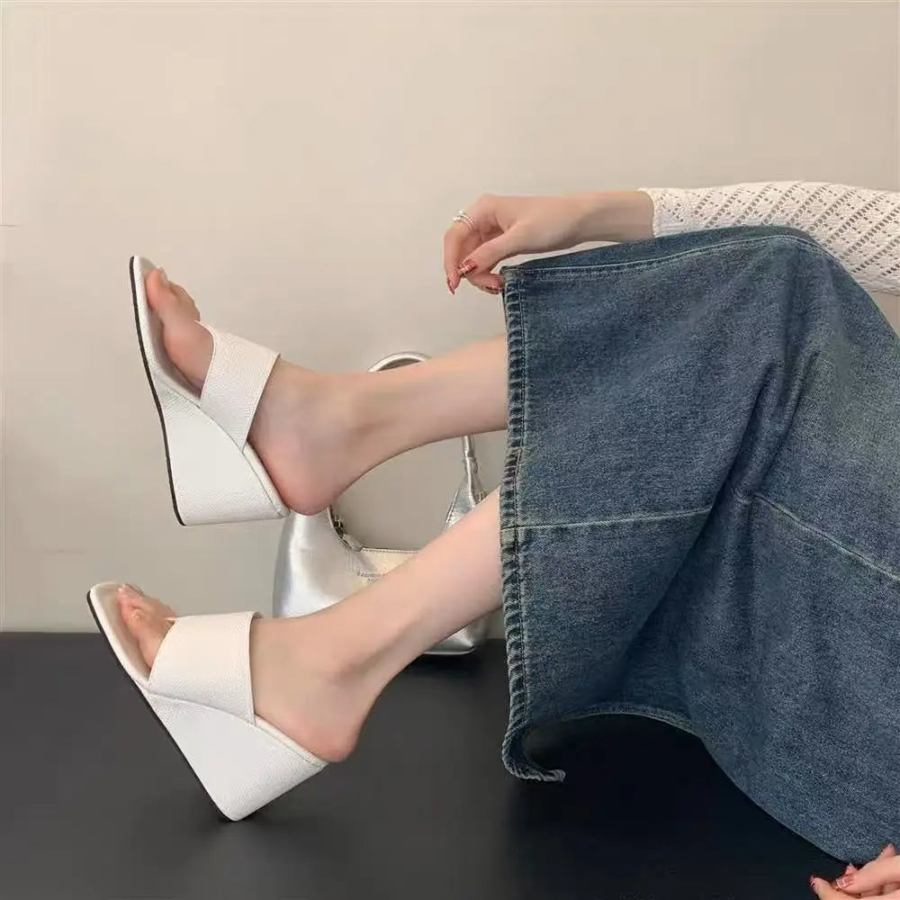 2025 Spring and Autumn New Style Slimming Slope Heel Korean Version Bare Toe Flip Flops Cool Slippers Sandals