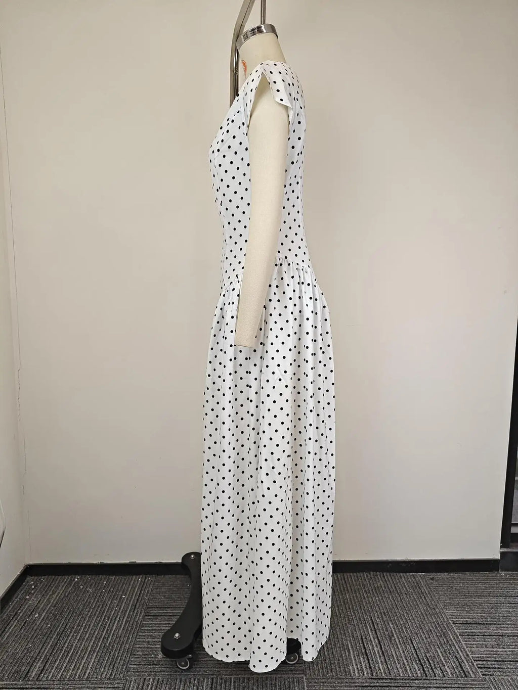 Elegant Pure Color Backless Slimming Dress Summer 2026 New Arrival Women's Fashion High Waist Floor Length No Sleeve