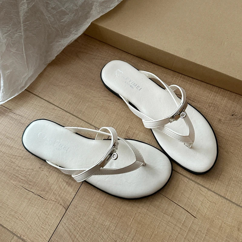 2026 New Fashion Casual Slip-On Flat Bottom Sandals with Lock Buckle for Beach Vacation Women Breathable Comfortable PU Leather
