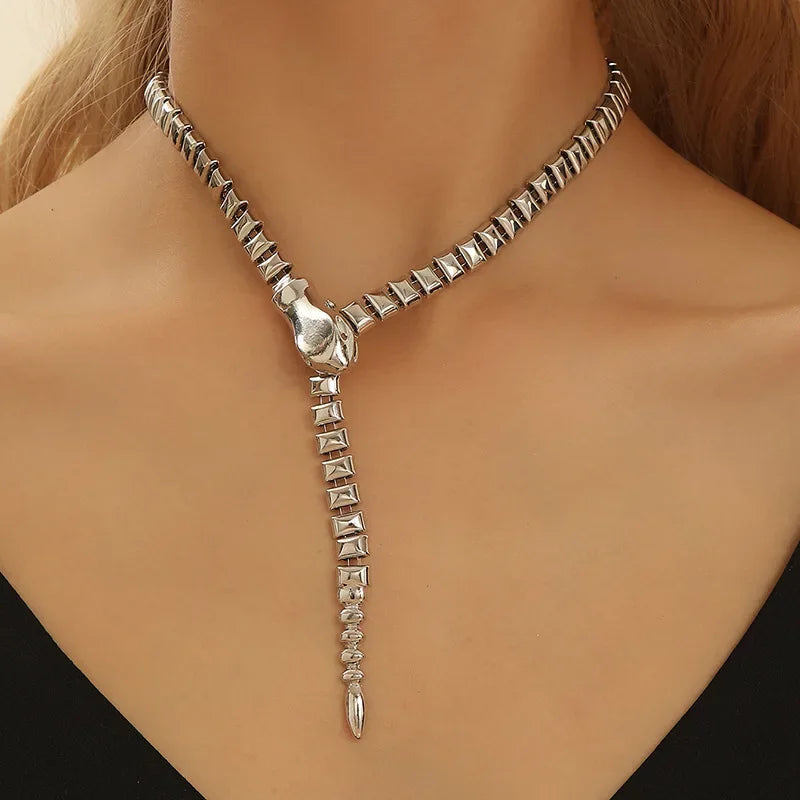 Modern Jewelry European and American Design Metal Snake Necklace For Women Party Gifts Modern Accessories Hot Selling