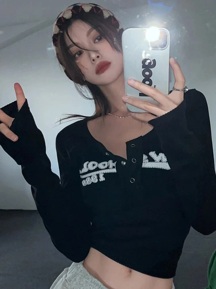 Spring and Autumn Y2K Graffiti Printed Elastic T-shirt for Women, slim fit with exposed navel long sleeved O-neck T-shirt