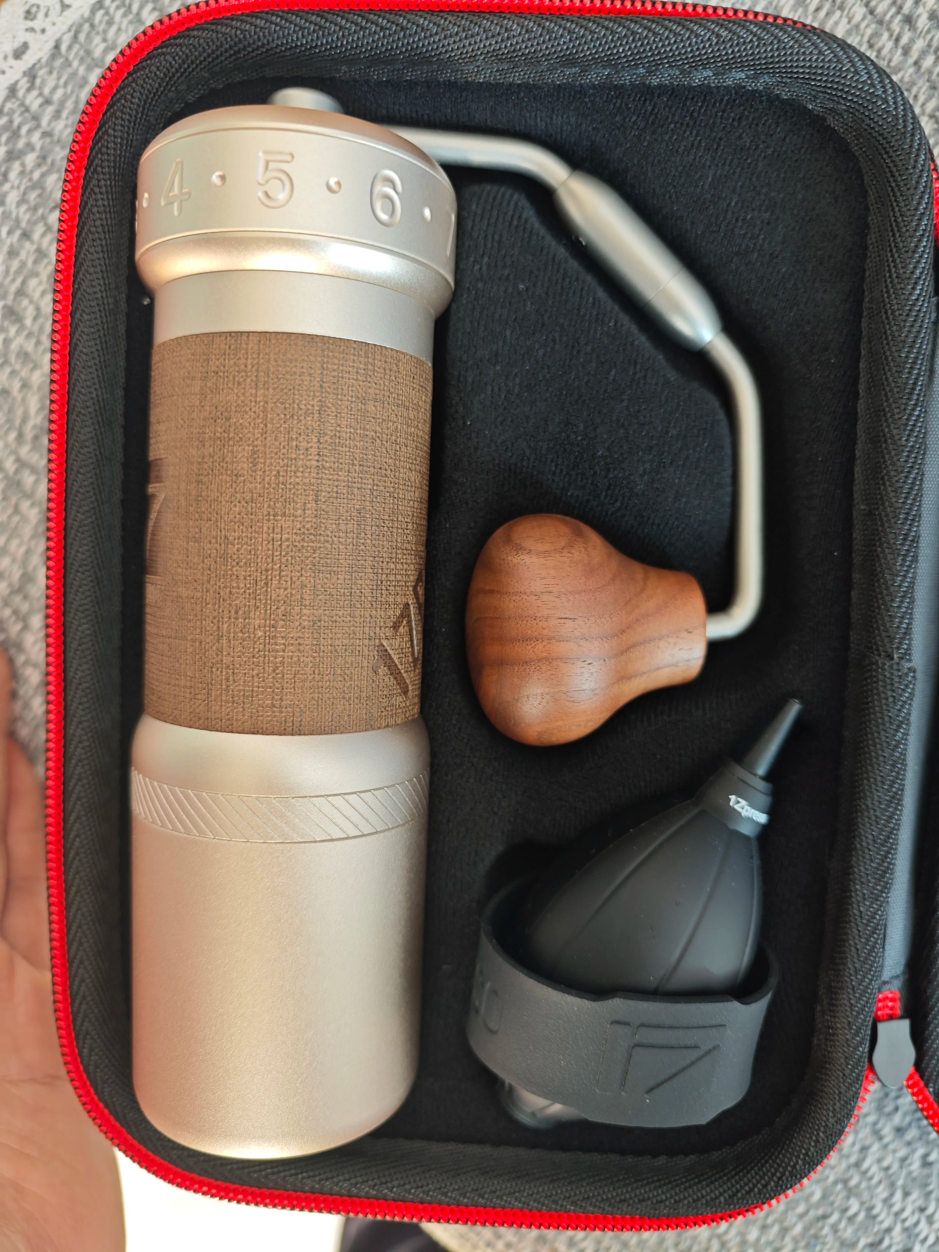 1zpresso Kultra coffee grinder Portable manual coffee mill adjustable  304stainless steel burr   special 7core burr
