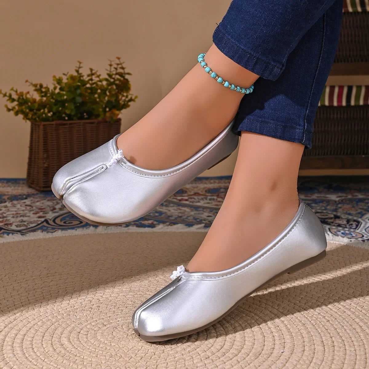 Japanese Style Tabi Ninja Shoes Women Cozy Leather Flats Split Hoof Toe Loafers Femme Mary Jeans Mocasines Ladies Ballerina Shoe