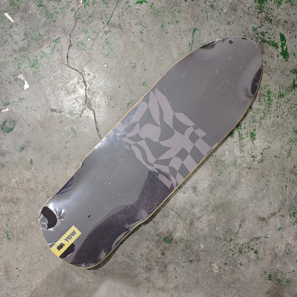 Whole kit YOW land surf skateboard black grids model 32inch has double curvy sides pro good quality