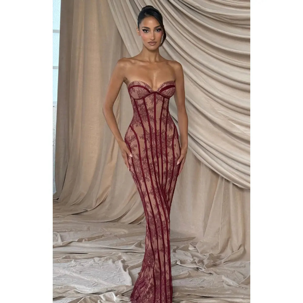 Elegant lace strapless waist cinching long dress with heart-shaped neckline for slimming and formal evening ladies' dress