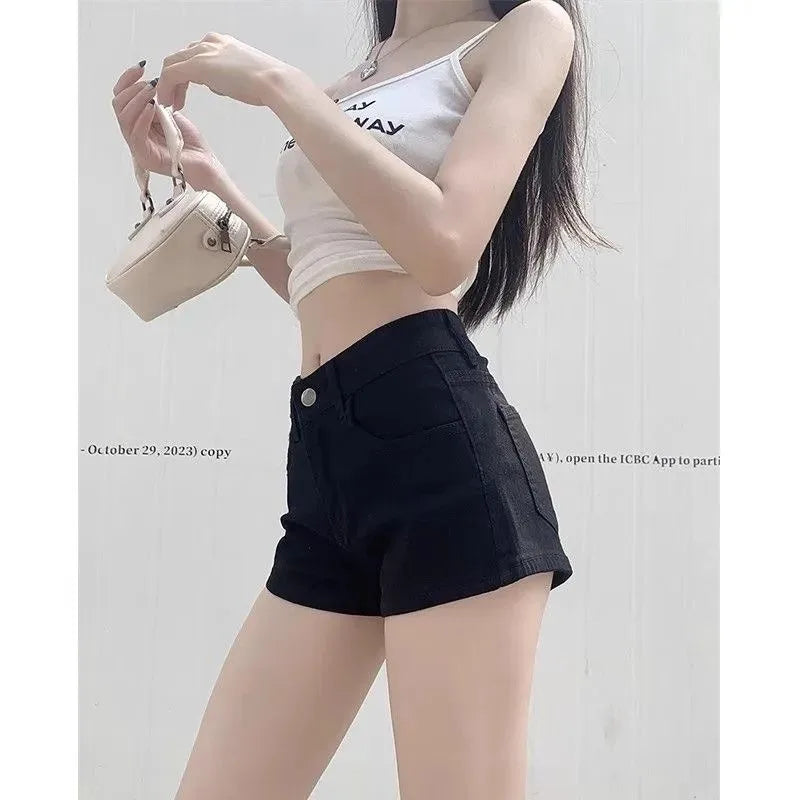 Women's high waisted black shorts versatile for spring and autumn, slim fit and slimming, hip hugging casual straight leg pants