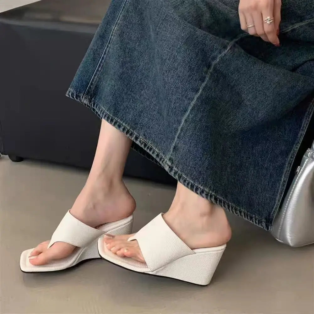2025 Spring and Autumn New Style Slimming Slope Heel Korean Version Bare Toe Flip Flops Cool Slippers Sandals