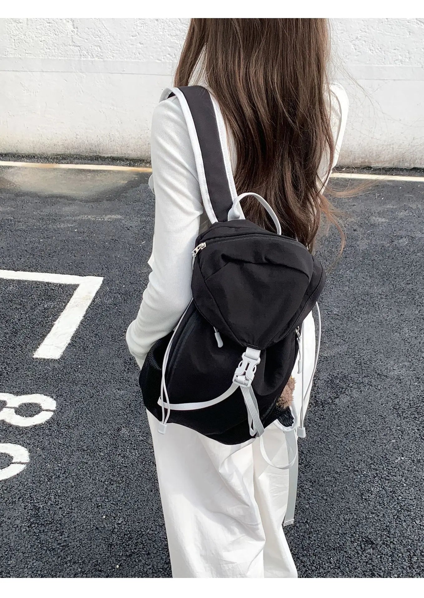 Women Outdoor Sports Backpack With Large Capacity Lightweight Nylon Backpack Suitable Casual Versatile Camping Travel Bag Unisex