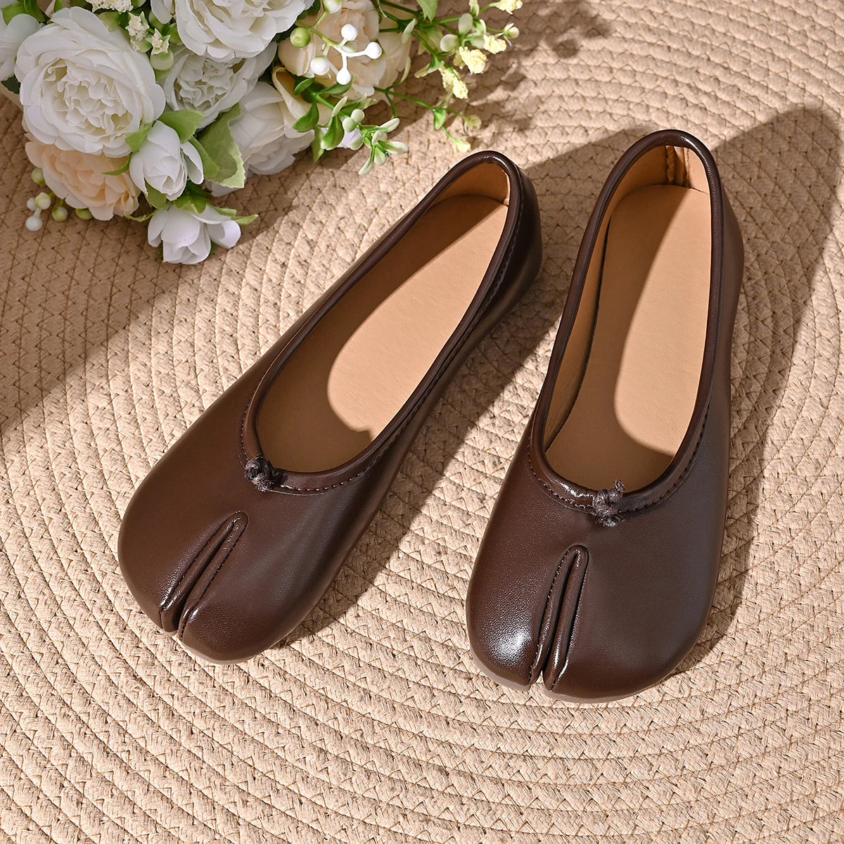 Japanese Style Tabi Ninja Shoes Women Cozy Leather Flats Split Hoof Toe Loafers Femme Mary Jeans Mocasines Ladies Ballerina Shoe