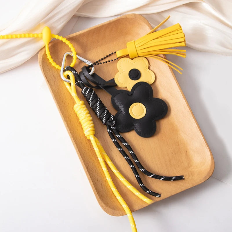PU Leather Sunflower Keychain Cartoon Five Petal Flower Car Keyring Fashion Bag Pendant Contrasting Accessory