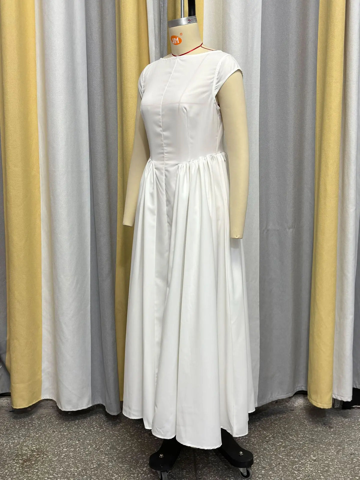 2026 Autumn New Style Elegant Backless and Waist-Slimming Mid-Length Dress