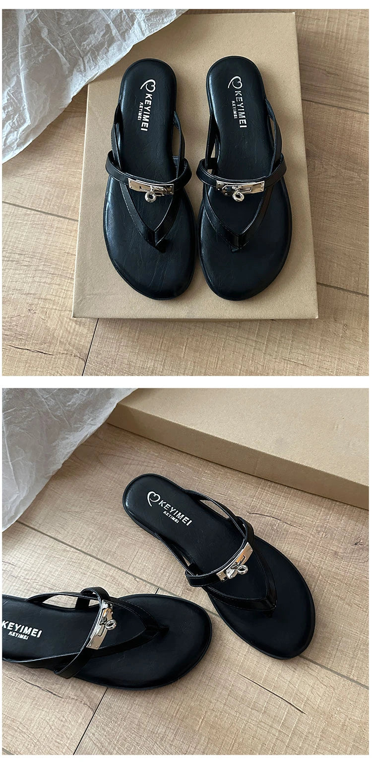2026 New Fashion Casual Slip-On Flat Bottom Sandals with Lock Buckle for Beach Vacation Women Breathable Comfortable PU Leather