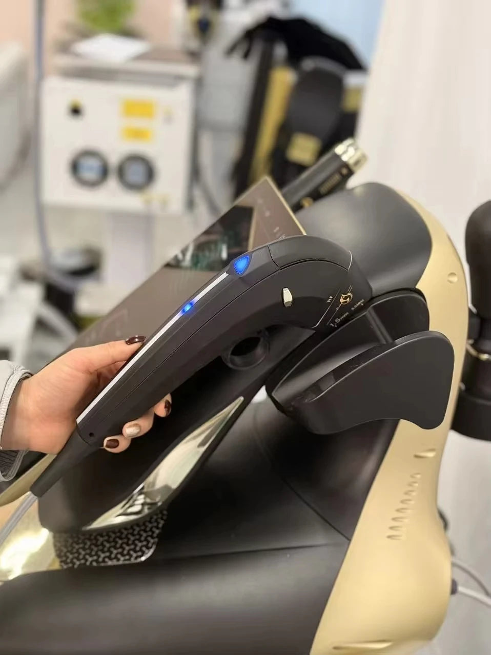 2026 New 360Max Machine EMS RF Anti Aging Facial Care Device CE Certified Skin Tightening Beauty Equipment