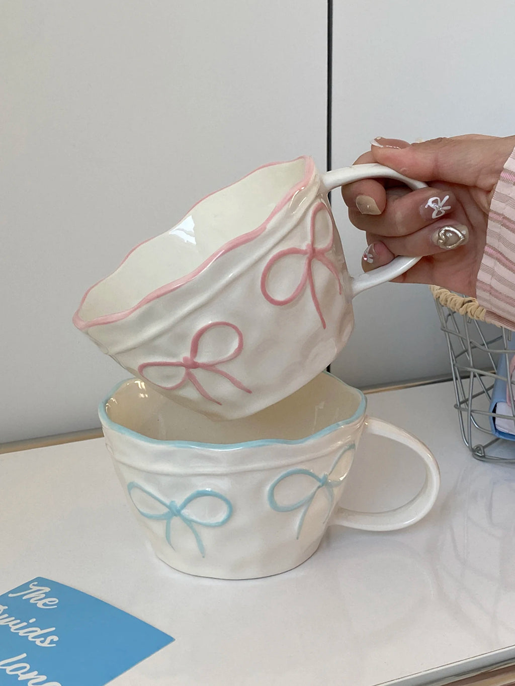 1Pc Ceramic Mug with Bowknot, Exquisite and Simple Design, Large Capacity Couple's Matching Mug, Suitable for Home Decoration, Home Drinking, Candlelight Dinner, Coffee Latte Art Cup, Holiday Gift, Exquisite Gift
