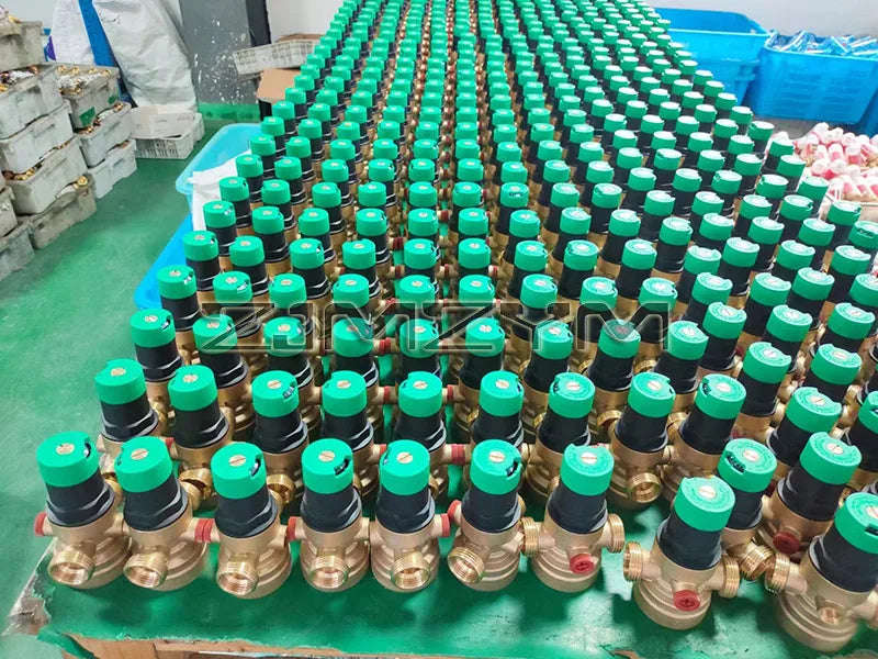 1PC Adjustable Water Pressure Reducer Reducing Valve with Integrated Filter/Gauge Prefilter Water Regulator Valve DN15/DN20