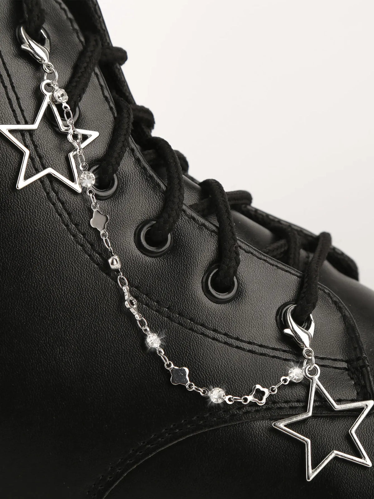 Lucky Four-Leaf Clover with Diamond-Studded Hollow Chain Design Shoe Decoration, Personalized Versatile Star Charm, Y2K Boot Shoe Accessory, Detachable Shoelace Chain, Winter Shoes, Snow Boots, Casual Shoes, DIY Shoe Decorati