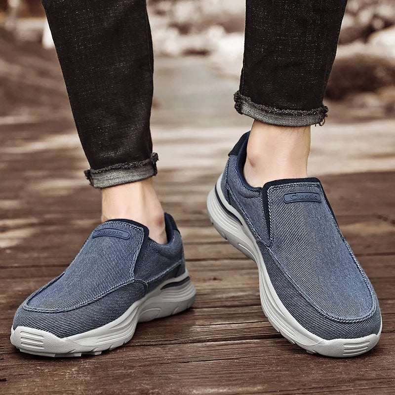 Men's Casual Shoes Canvas Breathable Loafers Men 2025 New Male Comfortable Outdoor Walking Shoes Classic Loafers Men Sneakers