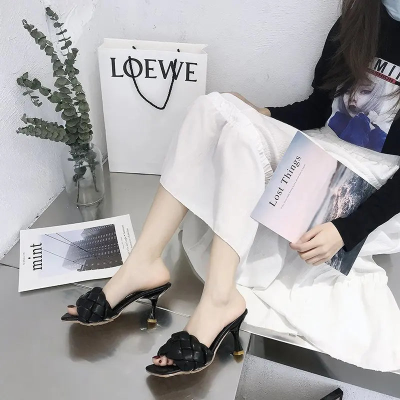 New Women's Summer High-quality Woven Open-toe Flat Casual Slippers Fashionable Stiletto Sandals Womens Outdoor Beach Flip-flops