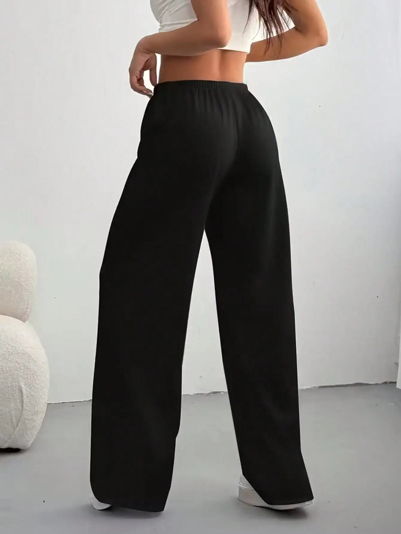 Ladies' casual wide-leg jogging pants, featuring a drawstring elastic waistband, comfortable and loose fit, and a popular style