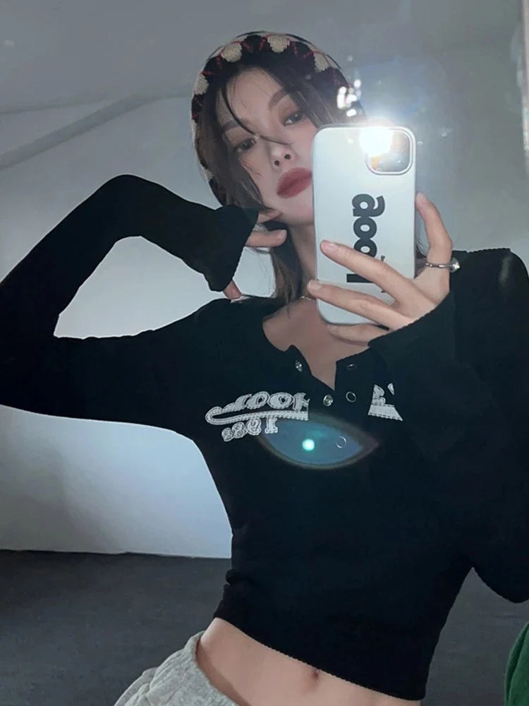 Spring and Autumn Y2K Graffiti Printed Elastic T-shirt for Women, slim fit with exposed navel long sleeved O-neck T-shirt
